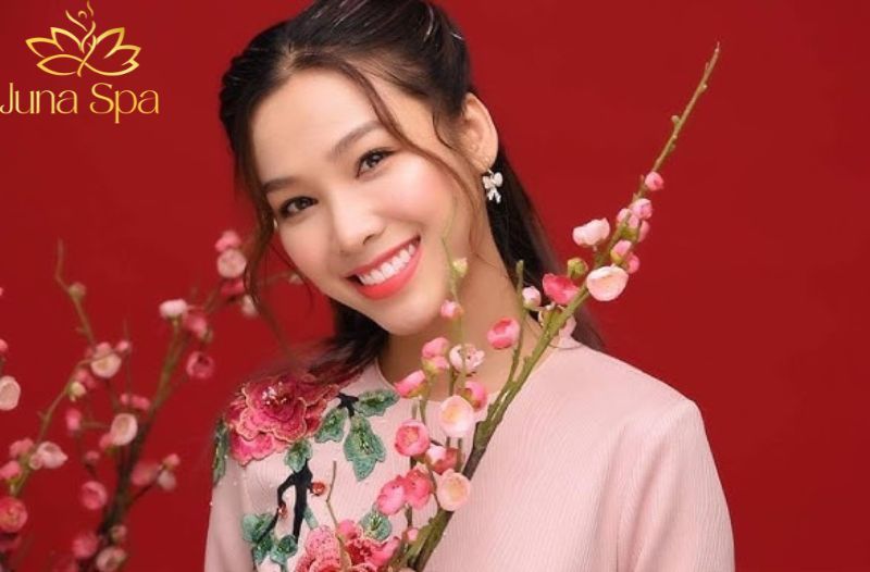 Vì sao trang điểm mùa Tết dễ khiến da xỉn màu, bít tắc và nổi mụn
