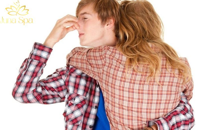 Hôi nách nặng: Dấu hiệu nhận biết và hướng xử lý phù hợp