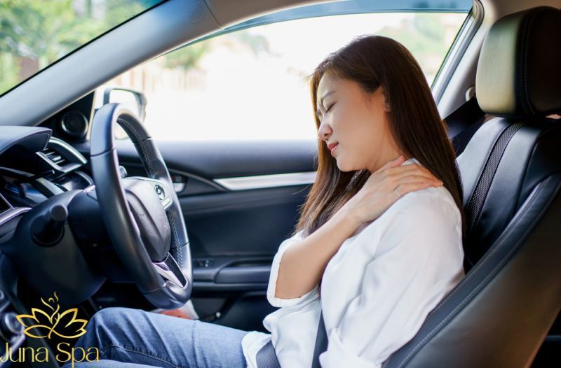 Chăm sóc cổ - vai - gáy cho người lái xe đường dài, di chuyển nhiều dịp Tết