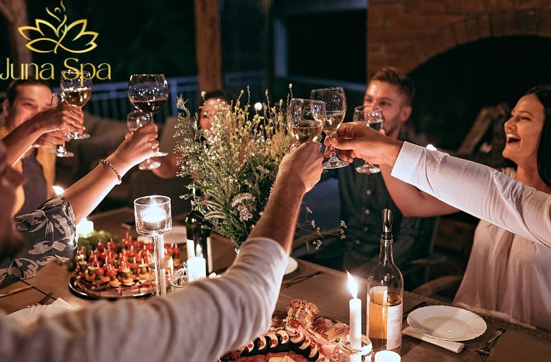 Chăm sóc da sau những buổi tiệc: Làm dịu cảm giác bí tắc và mệt mỏi trên bề mặt da