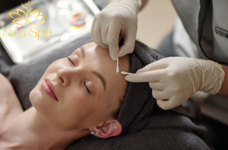 5 dấu hiệu bạn nên chăm sóc mụn tại spa thay vì tự làm ở nhà