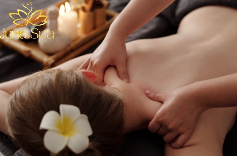 Massage cổ vai gáy