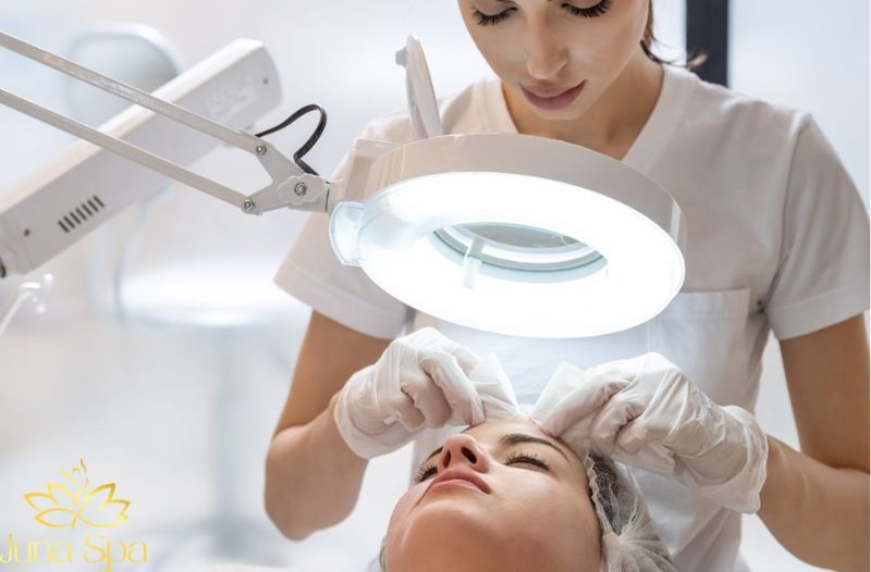 Lấy nhân mụn đúng cách là gì? Vì sao nhiều người nặn mụn xong lại nặng hơn?