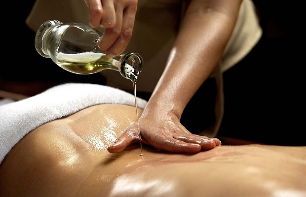massage body với tinh dầu