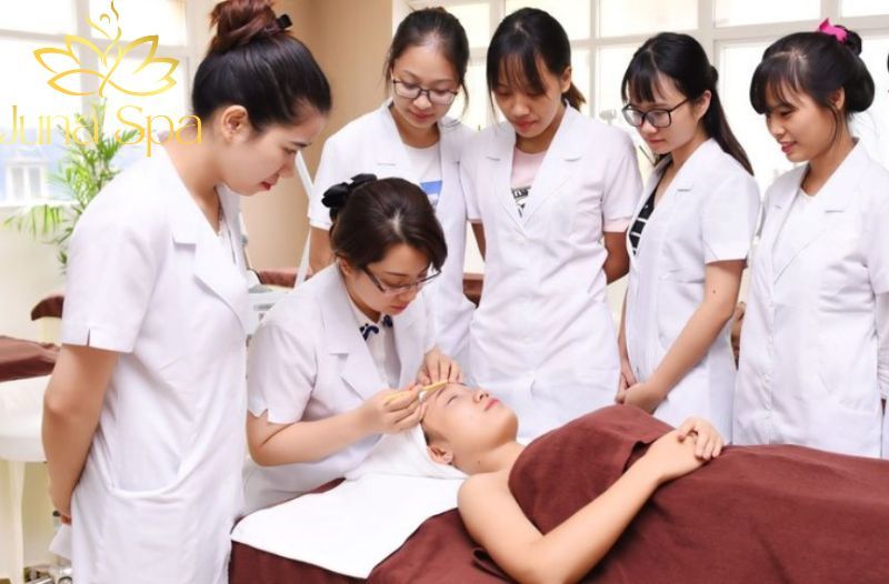 Nghề spa có thật sự ổn định không? Cơ hội việc làm và thu nhập hiện nay