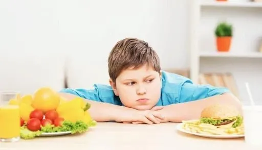 ăn uống sinh hoạt không hợp lý
