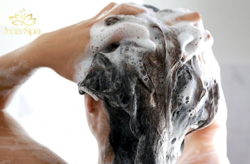 Gội đầu bằng nước quá nóng