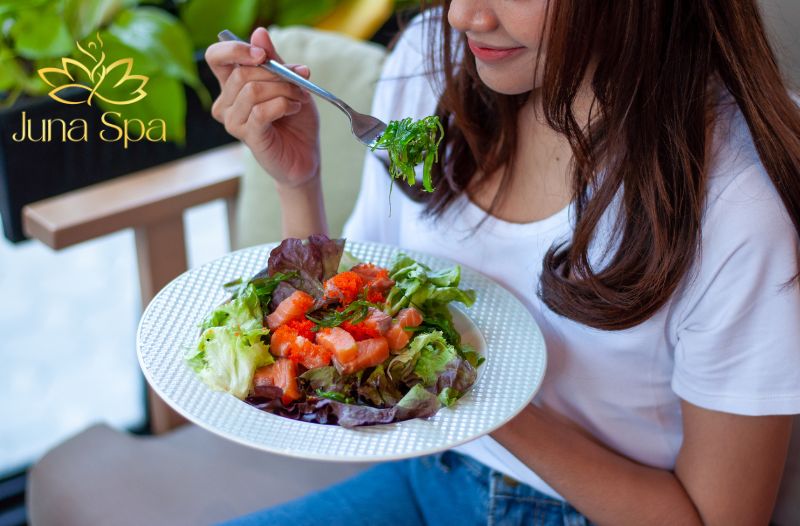 chế độ ăn uống sau khi nặn mụn