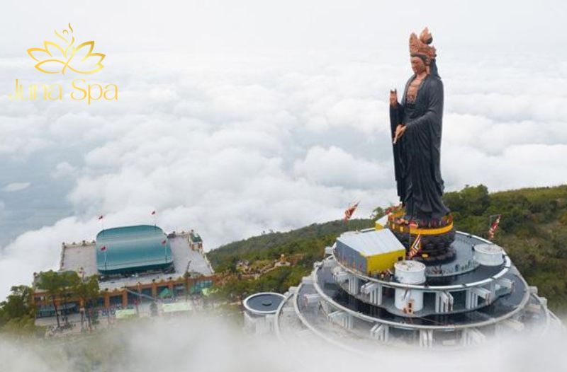 Núi Bà Đen ở Tây Ninh