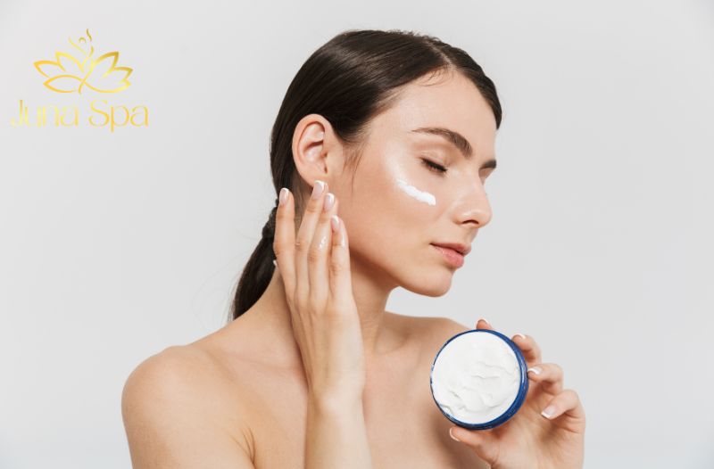 Cân bằng da với toner dịu nhẹ