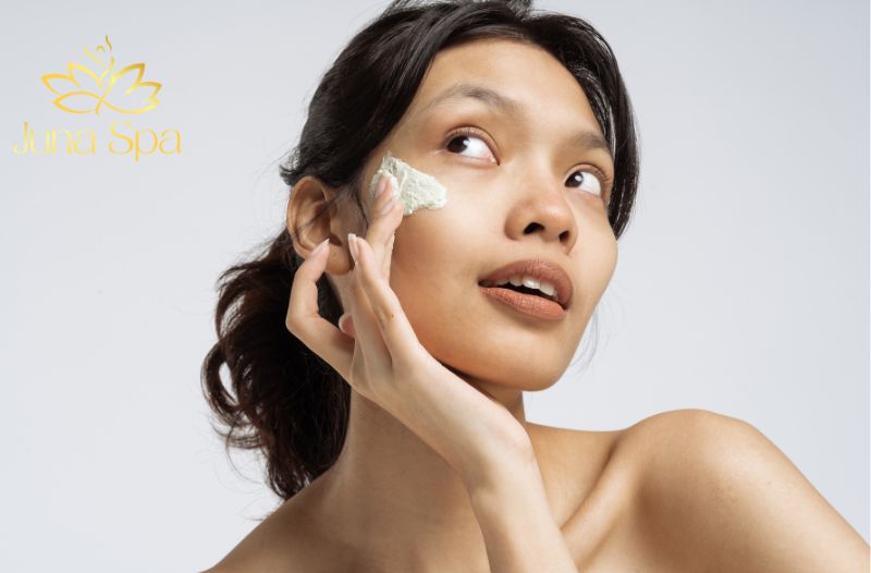 Dưỡng ẩm nhẹ nhàng, tránh bít tắc