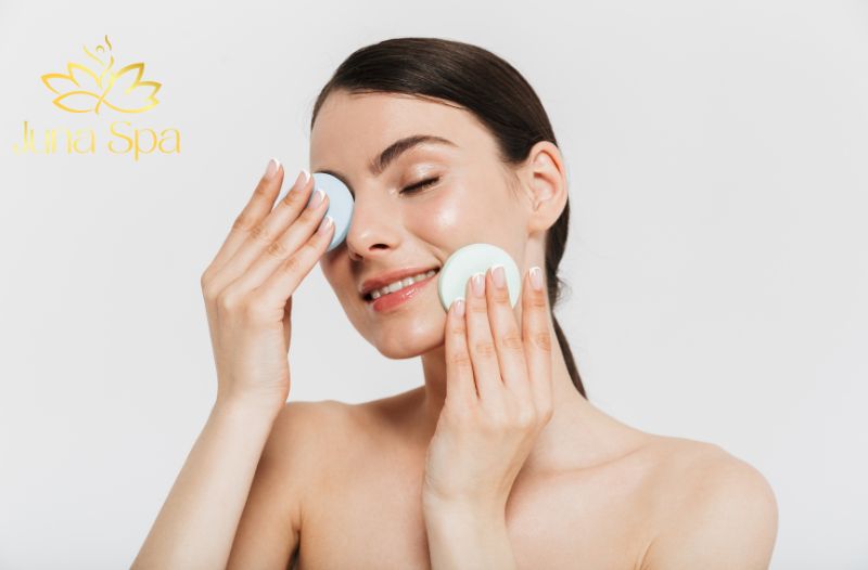 Cách dưỡng ẩm đúng cách giúp da căng mọng nhưng vẫn thông thoáng
