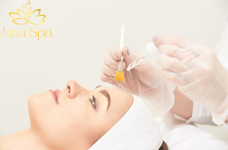Tránh trang điểm và tẩy trang mạnh