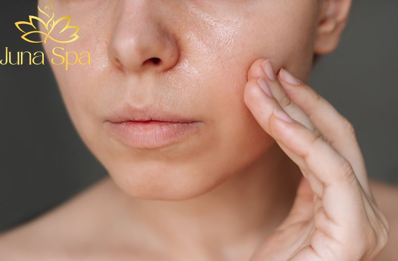 Vì sao da lại tiết nhiều dầu