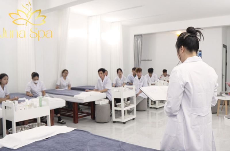 Tham gia các khóa đào tạo