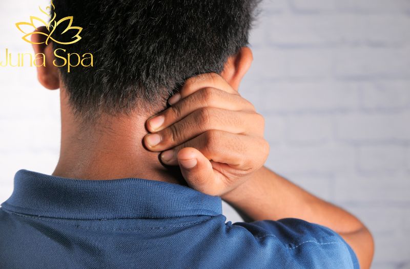 Xoa bóp cổ vai gáy có giúp giảm cảm giác đau mỏi