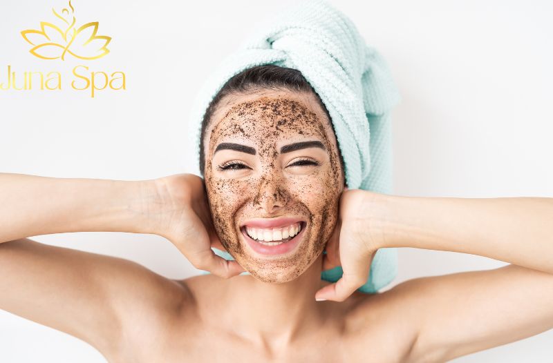 Nên chọn tẩy tế bào chết vật lý hay hóa học