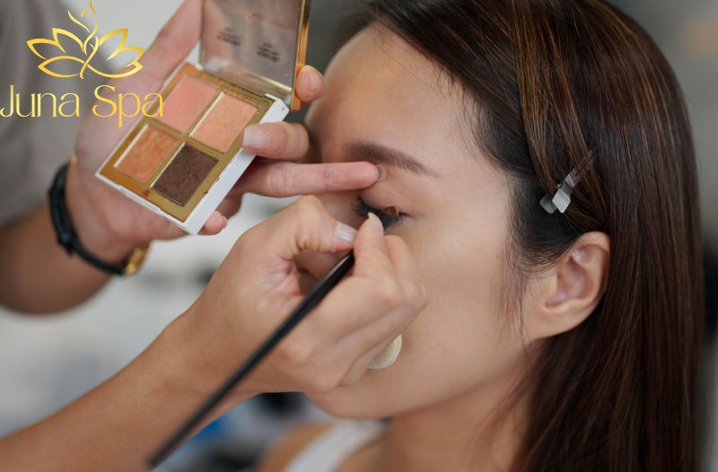 Làm sao để bảo vệ da khi bạn thường xuyên trang điểm