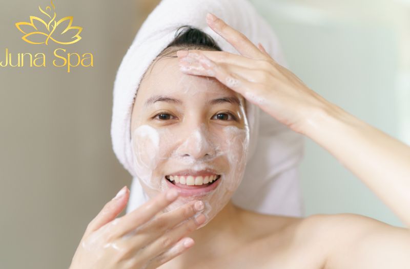 Vai trò của sữa rửa mặt khi da đang tổn thương