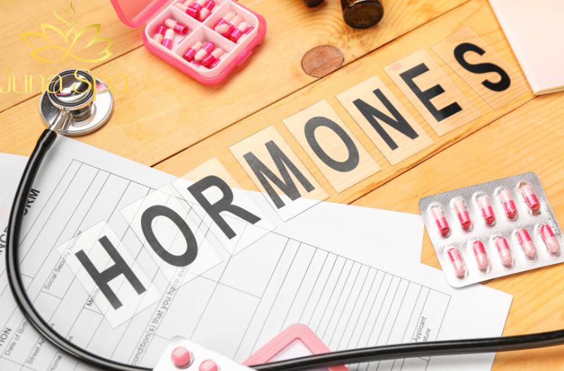 Hormone là gì và vì sao ảnh hưởng đến làn da?