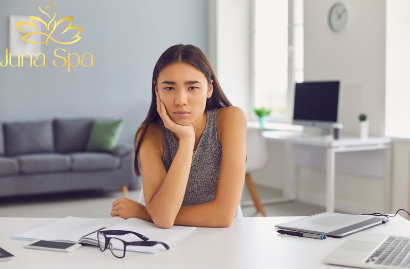 Cách dưỡng ẩm giúp da sáng khỏe tự nhiên khi ngủ điều hòa