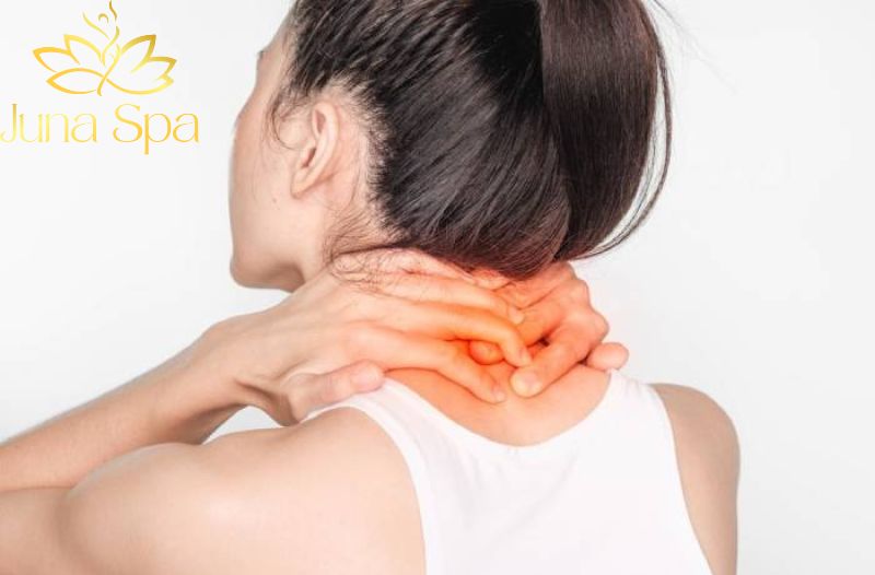 Cách thư giãn và chăm sóc cổ vai gáy hiệu quả trong mùa mưa