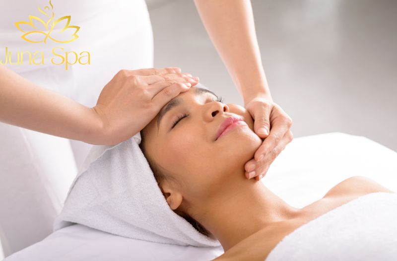 Massage mặt là gì và vì sao được xem là phương pháp trẻ hóa tự nhiên