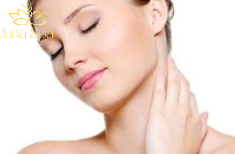 Cấp ẩm cho da cổ