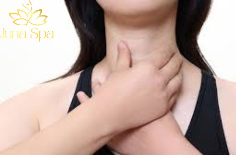 Tránh chà da cổ quá mạnh tay