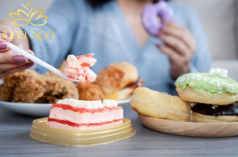 Chế độ ăn uống không lành mạnh - “Thủ phạm” khiến da dễ xuống sắc