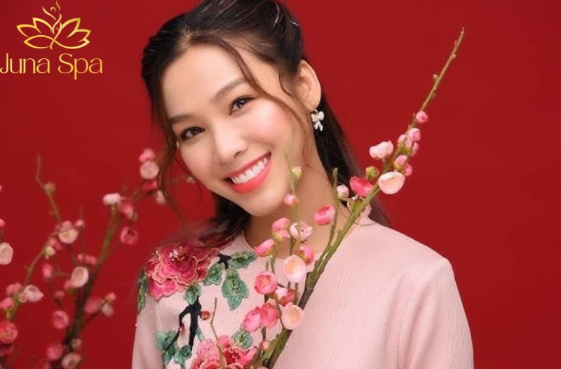 Vì sao trang điểm mùa Tết dễ khiến da xỉn màu, bít tắc và nổi mụn