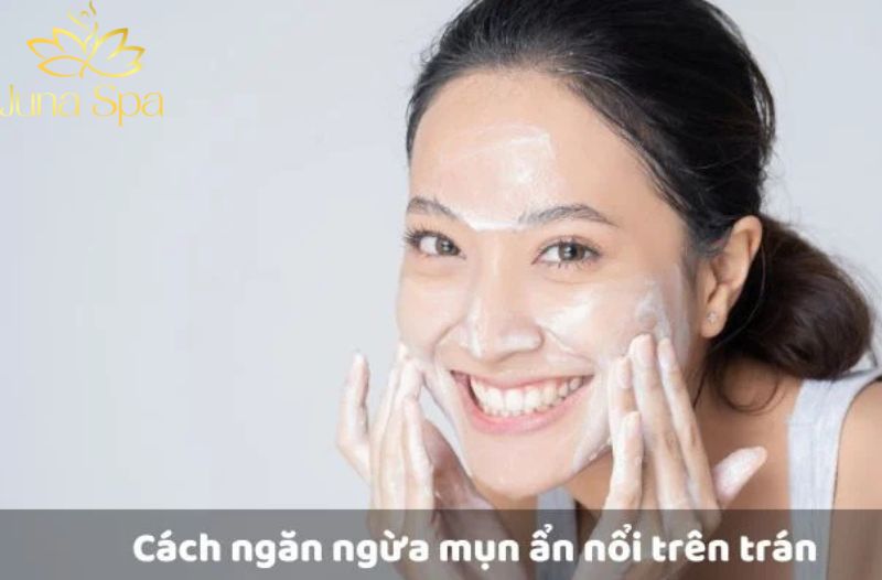 Những thói quen khiến mụn ẩn vùng trán dai dẳng hơn