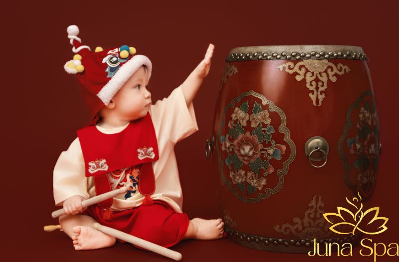 Màu đỏ lễ hội biểu tượng của khởi đầu may mắn