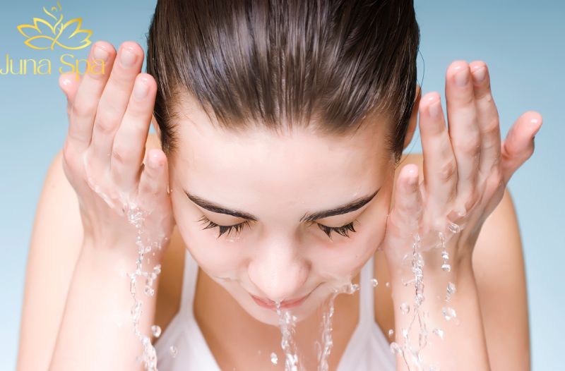 Rửa mặt đúng cách - Giữ da sạch mà vẫn êm dịu