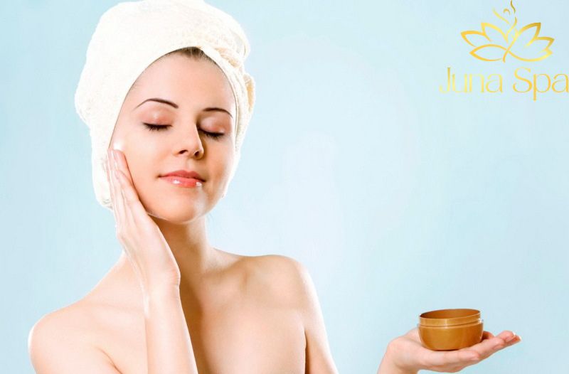 Sự chăm sóc từ bên ngoài lẫn bên trong - tạo nền da rạng rỡ