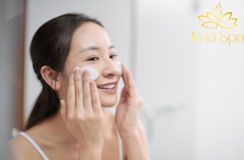 Toner và gel sát khuẩn nặng có thể làm mất lớp bảo vệ da