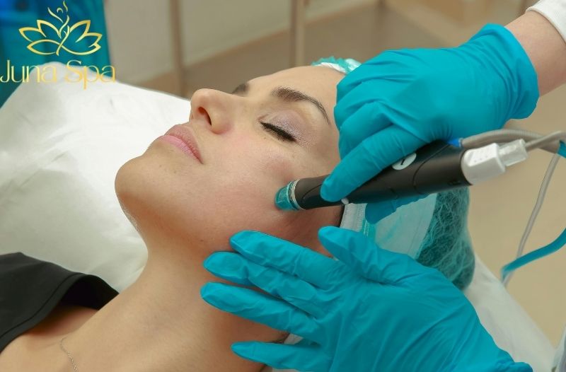 Cấp ẩm chuyên sâu kết hợp massage mặt - Hỗ trợ da thích nghi tốt hơn