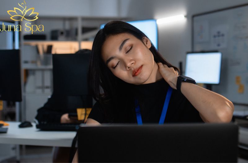 Ngồi làm việc liên tục khi quay lại văn phòng