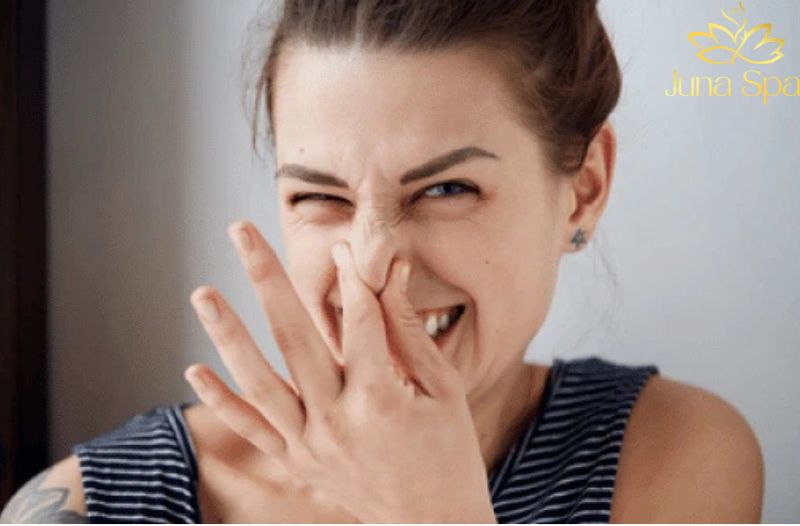 Hôi nách nặng là gì và khác gì so với mùi cơ thể thông thường