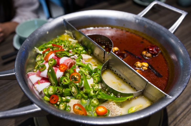 Ăn uống nhiều đồ cay nóng, có mùi mạnh