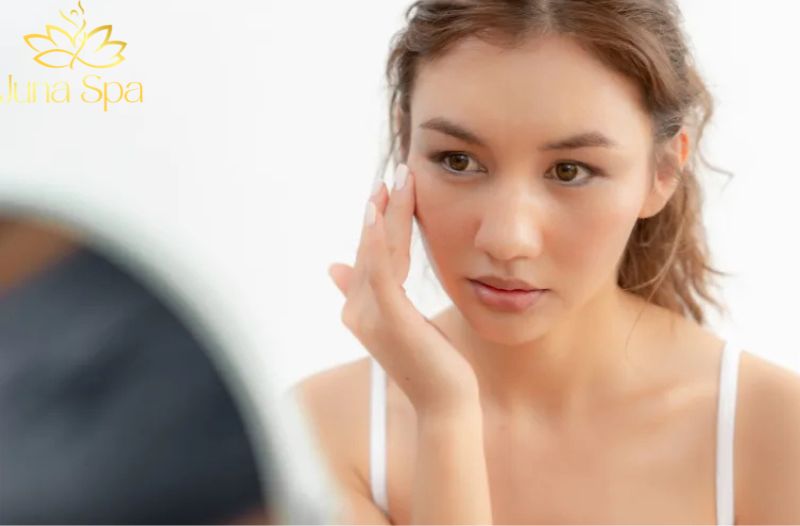 Vì sao da vừa đổ dầu nhưng vẫn bong tróc?